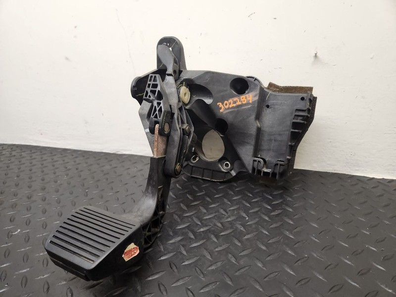 17-21 Jeep Compass A/T Brake Stop Pedal Assembly OEM 68319939AA