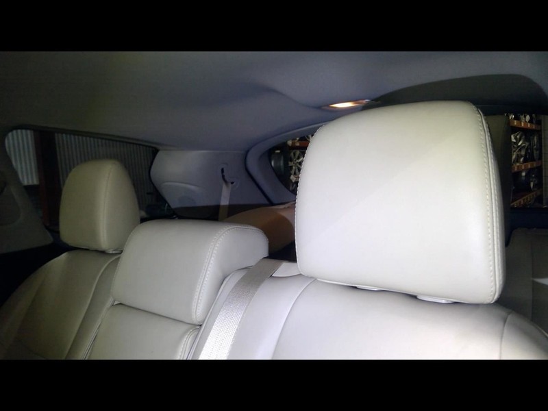 QX60 2019 2nd Row Headrests 1675159
