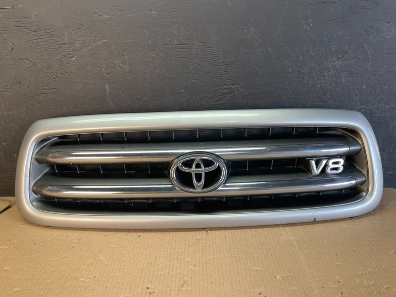 2001 to 2004 Toyota Sequoia Front Upper Grill Grille W/ Emblem Oem AE3715 DG