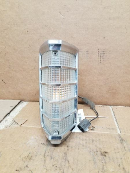 Corner/Park Light Park Lamp-turn Signal Fits 74-78 LINCOLN & TOWN CAR 243130