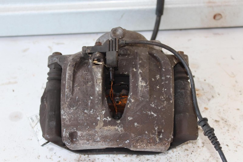2003-2009 MERCEDES E-CLASS E320 W211 FRONT RIGHT PASSENGER BRAKE CALIPER OEM