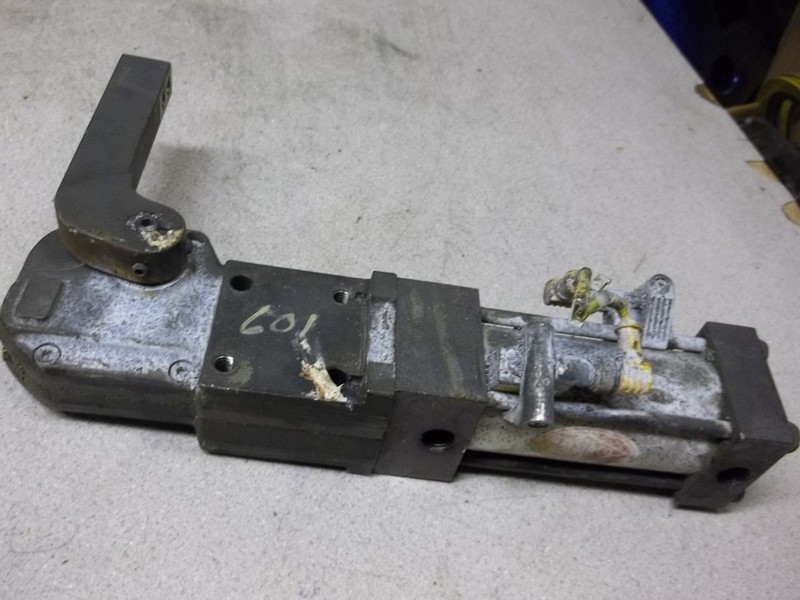 Destaco 863-L-MR Pneumatic Valve Clamp 24102 *FREE SHIPPING*