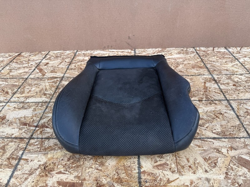NISSAN 370Z COUPE 2009-2021 OEM FRONT RIGHT PASSENGER LOWER SEAT CUSHION (BLACK)