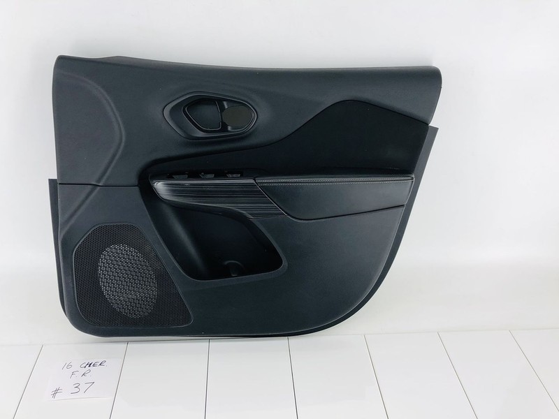 14-17 JEEP CHEROKEE FRONT RIGHT PASSENGER SIDE INTERIOR DOOR PANEL COVER OEM #37