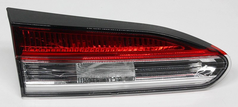 OEM Halogen Tail Lamp For Toyota Corolla Cross, Hybrid 81580-0A140 -Lens Crack