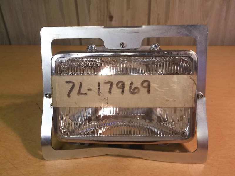 Forklift Lift Truck GE Headlight and Housing 7L-17969 1A1 *FREE SHIP*