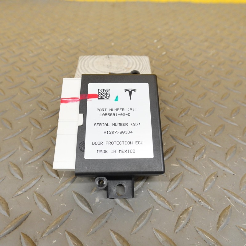 2016-2020 TESLA MODEL X DOOR MODULE ULTRASONIC ECU REAR FALCON LEFT 1055891-00-D