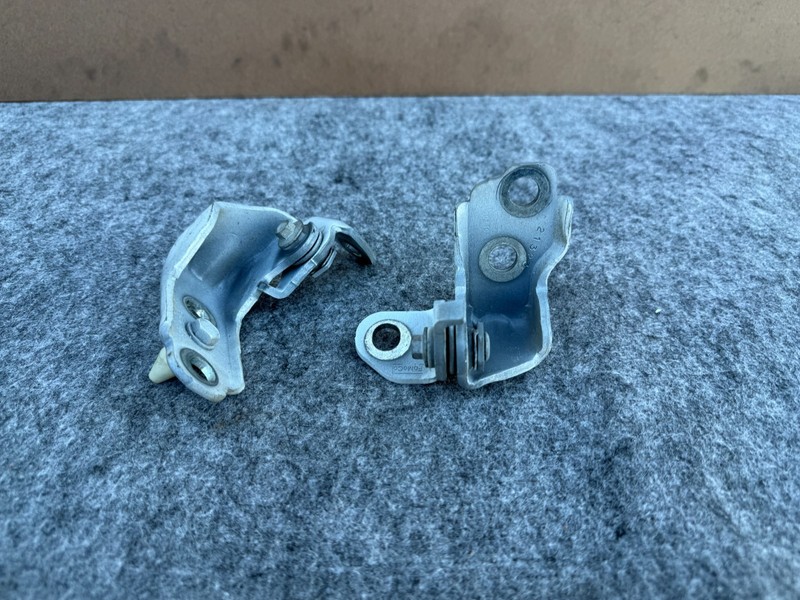 FORD MUSTANG GT 2024-2026 OEM FRONT RIGHT PASSENGER UPPER LOWER DOOR HINGES SET