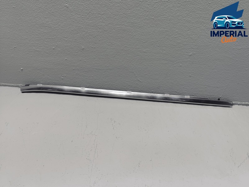 2014-2019 Toyota Highlander Front Passenger Door Window Belt Outer Molding OEM