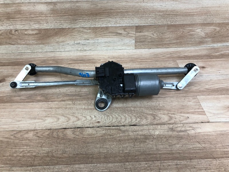 BMW E46 325 328 330 M3 OEM FRONT WINDSHIELD WIPER WITH MOTOR 1999-2006
