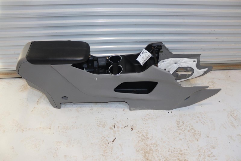 2018-2022 GMC TERRAIN FLOOR CENTER CONSOLE STORAGE W/ ARMREST OEM