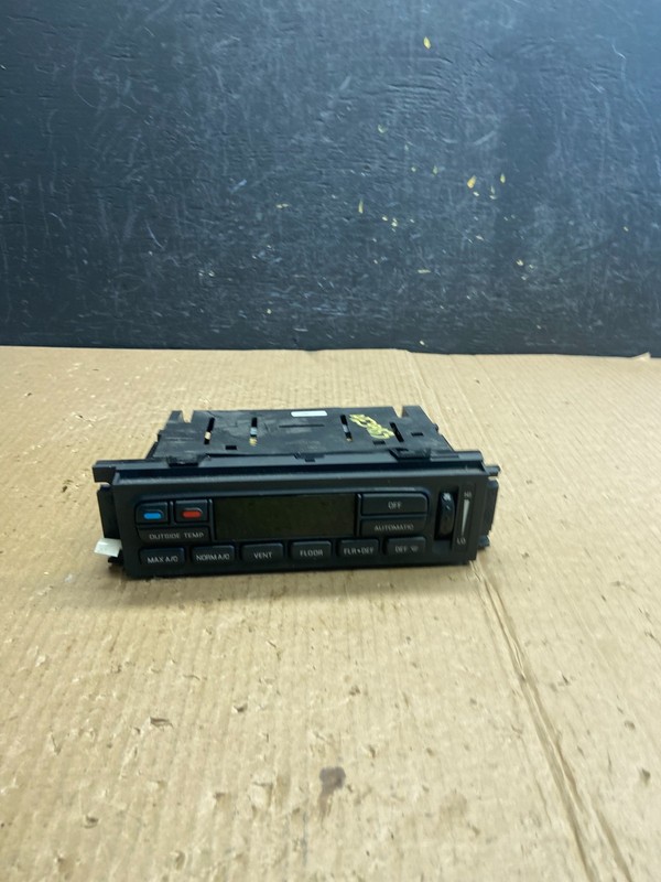 2003 to 2011 Ford Crown Victoria Marquis A/C Heater Climate Control AE3983DG