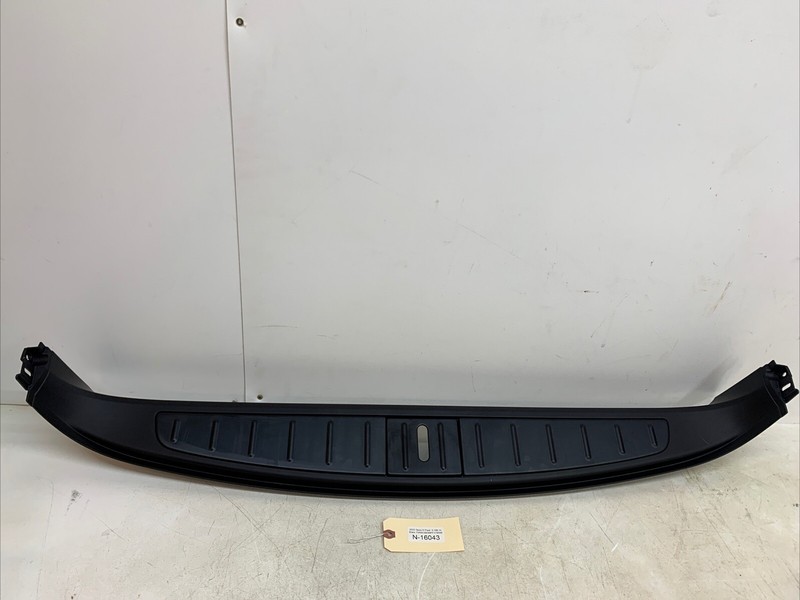 ⚡️16-20 TESLA X REAR TRUNK GATE STILL MOLDING PLASTIC PANEL 1035994-00C 16043 M6