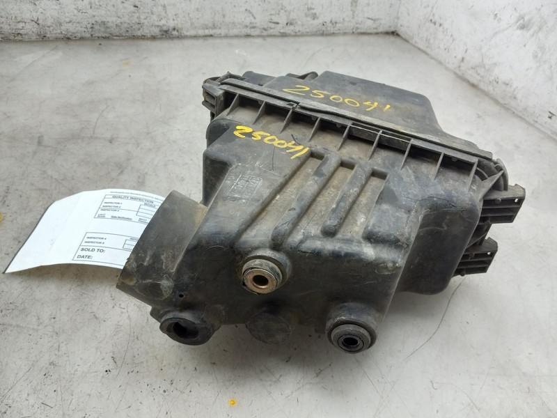 03 04 05 TOYOTA ECHO 1.5L AIR CLEANER BOX
