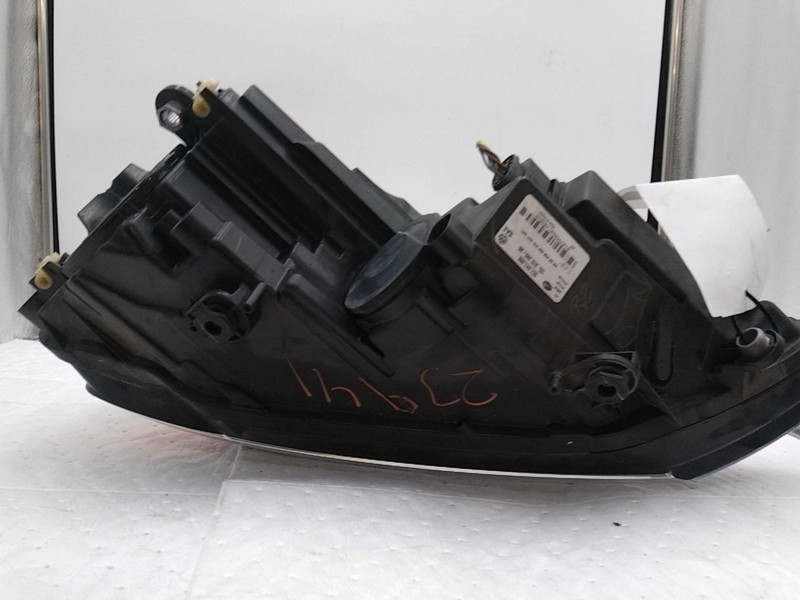 2015 Volkswagen Jetta Right Headlight Assembly Black Used 244806 55K Miles
