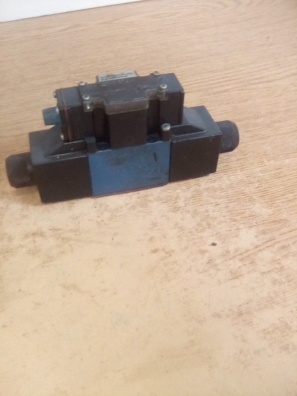 Mannesmann Rexroth 4WE6D61/OFEG24N9DK24L Hydraulic Solenoid Valve