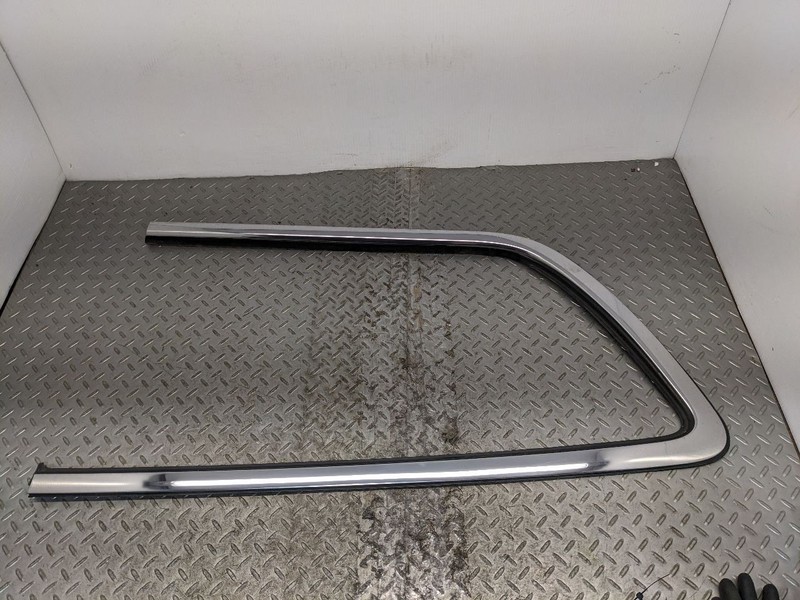 17-19 Chrysler Pacifica Rear Right Quarter Window Trim Molding 1181569