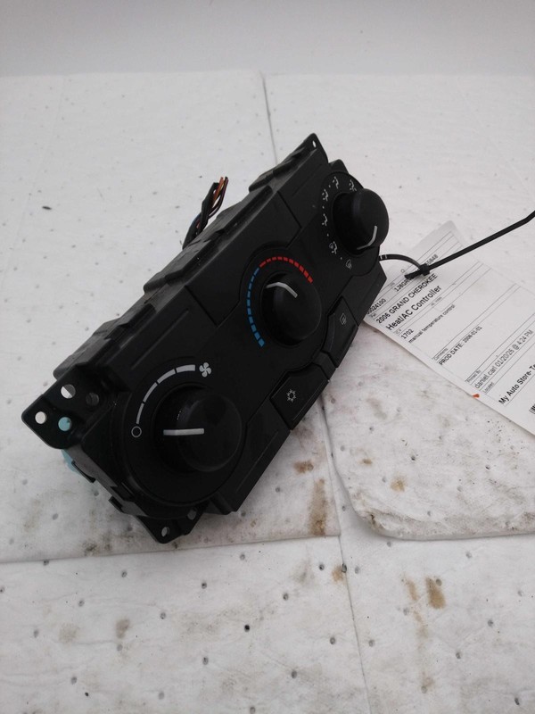2006 Jeep Grand Cherokee A/C Selector Switch OEM Silver 112K Miles 55111009AD