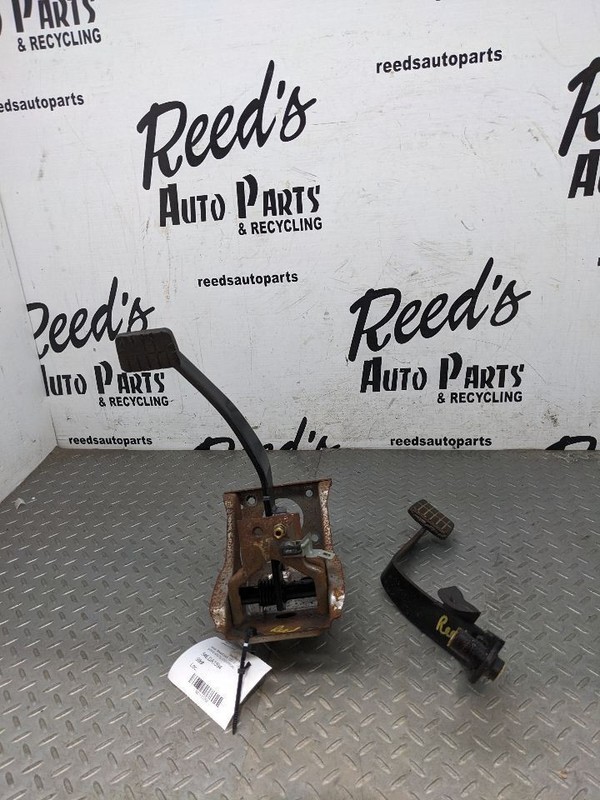 1987-1997 Nissan D21 Hardbody Pickup Clutch & Brake Pedal Assy OEM1173763