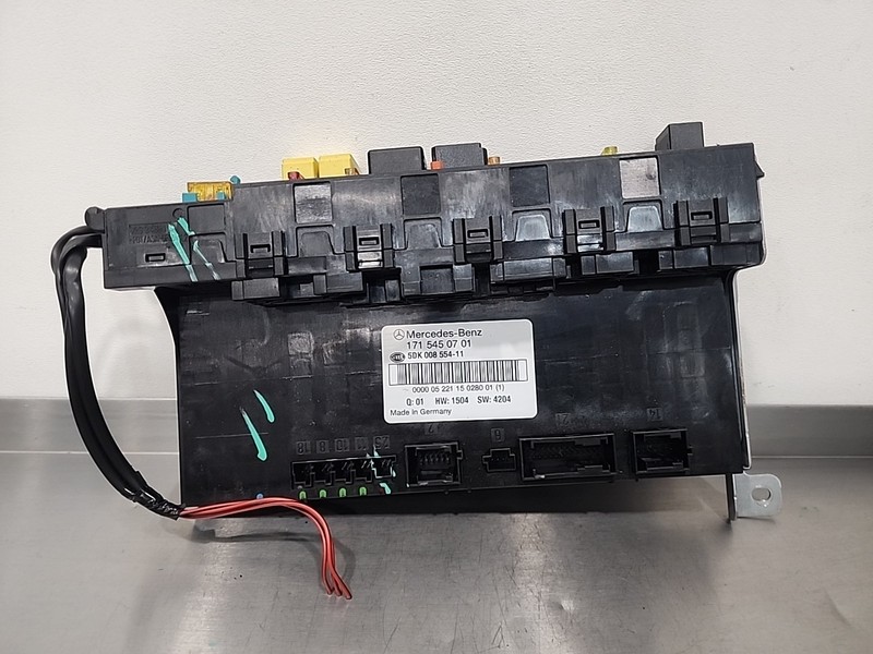1715450701 | 05-11 Mercedes SLK280 SLK350 Rear SAM Module Relay Fuse Box OEM At