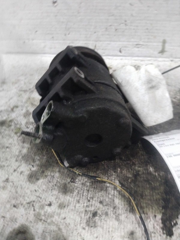 2015 Nissan Rogue A/C Compressor OEM 92600JM01B 167K Mileage Black