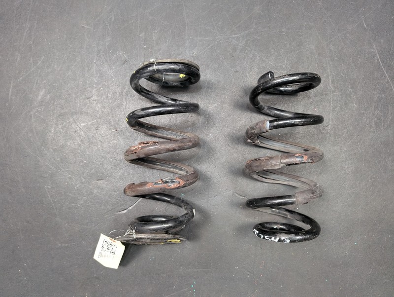 2PC Rear Right & Left Coil Springs Set 2018 Toyota RAV4 48231-0R090 2017 X