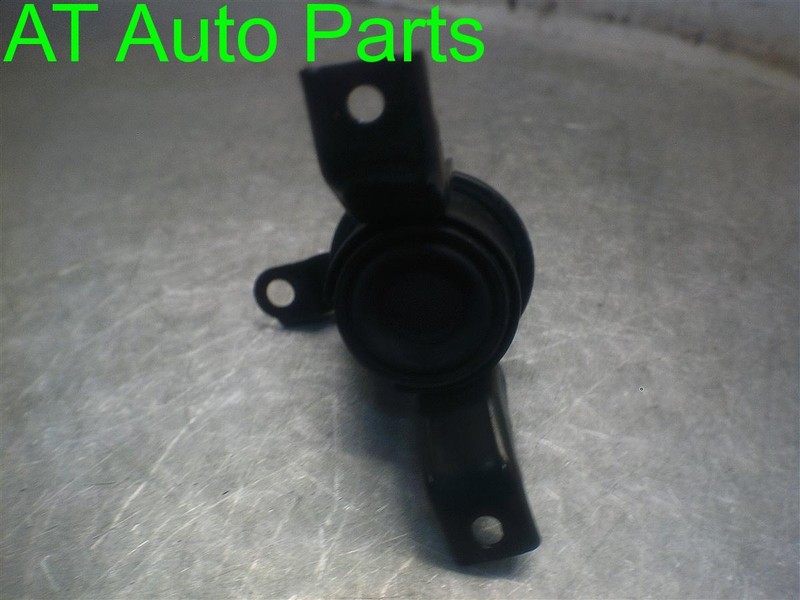 2006 FORD ESCAPE FRONT PASSENGER RIGHT SIDE ENGINE MOUNT OEM