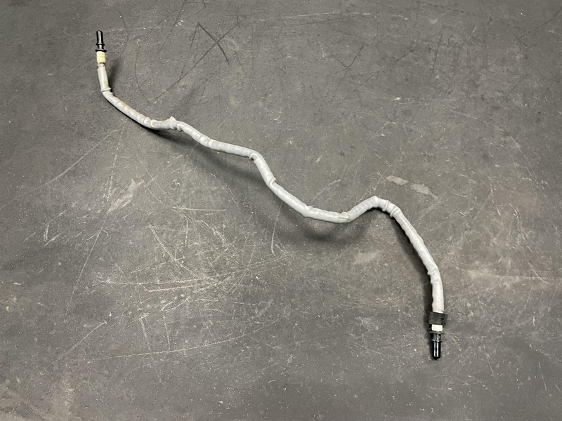 Front Fuel Feed Hose Tube 2018 BMW X1 16127464633 2017 2019 2020 2021 2022