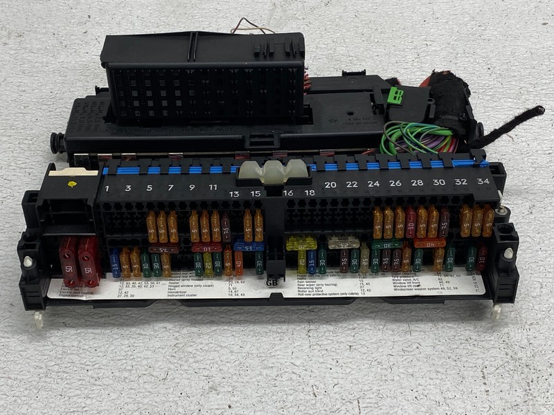 04-06 BMW E46 330CI COUPE FRONT RIGHT PASS FUSE RELAY JUNCTION BOX OEM LOT671