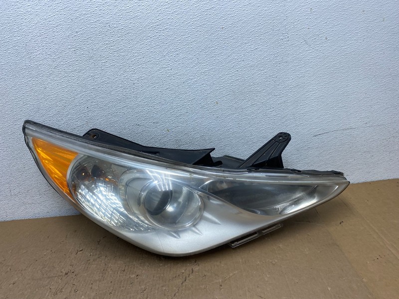 2011 - 2014 Hyundai Sonata Right Passenger Rh Side Headlight Halogen AD8207 DW