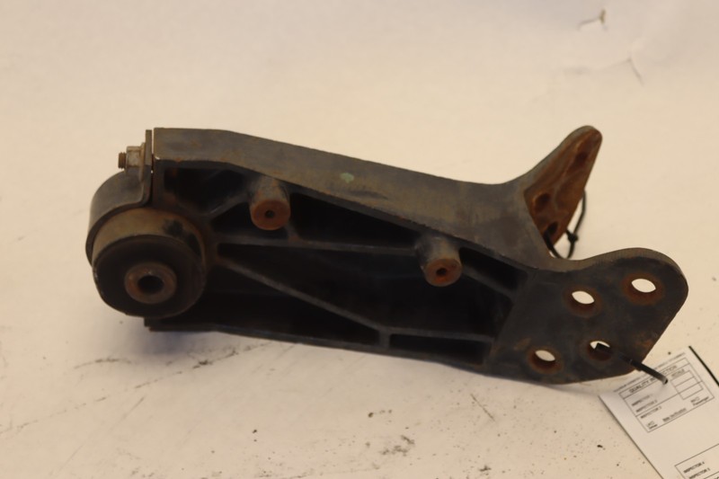 2017-2024 INTERNATIONAL LT625 LEFT DRIVER TRUCK CAB SUPPORT MOUNT 3844013C4 OEM