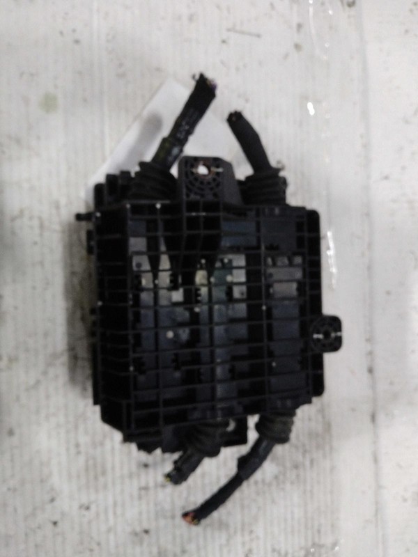 2018 Chevrolet Traverse Fuse Box OEM Black 84292758 84295145 102K Miles