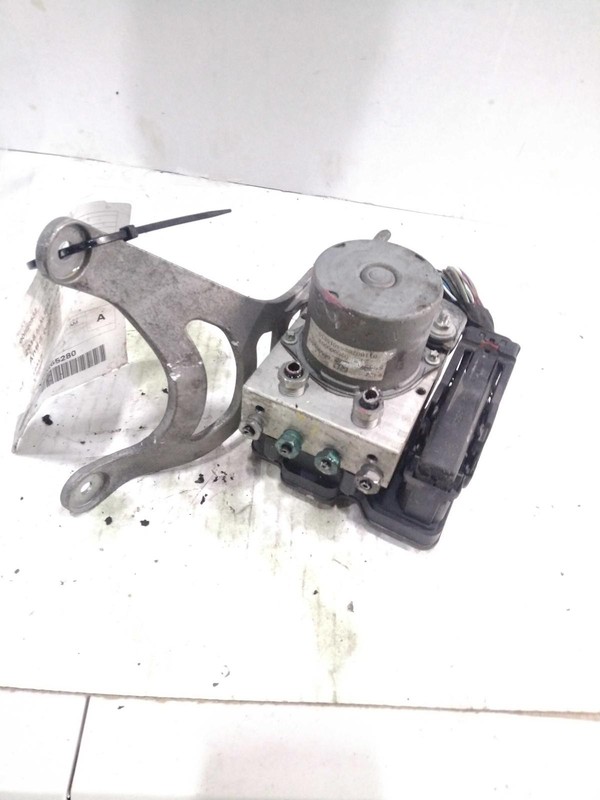 2018 Chevrolet Malibu ABS Hydraulic Assembly OEM 68000 Miles Black 84205180
