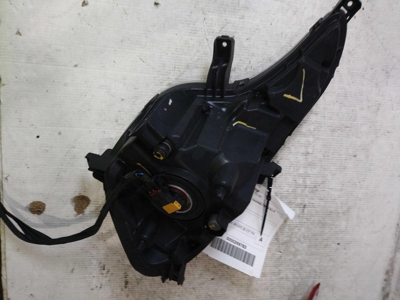 2016 Hyundai Santa Fe Right Fog Light Assembly - Silver - Used - 87k Miles