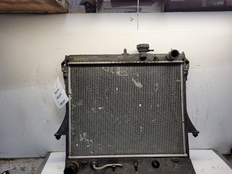 Radiator Fits 06-10 HUMMER H3 1643001