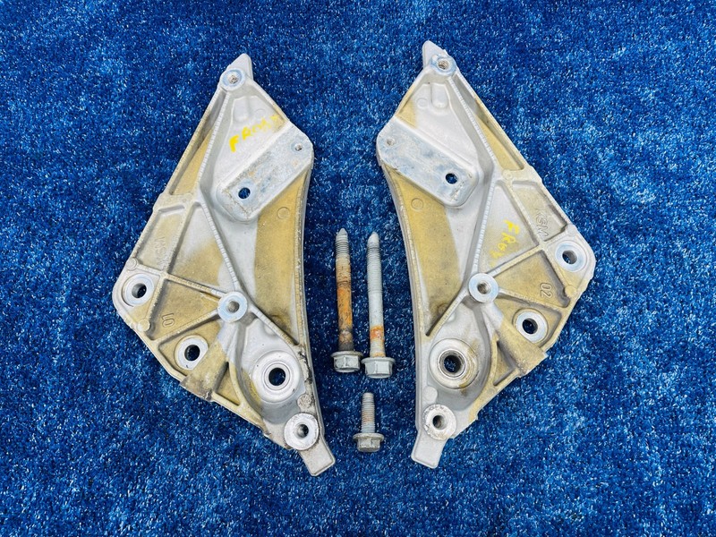 2016–19 Buick Cascada Front Subframe Support Bracket Set Left Right OEM 13369391