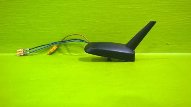 06 07 08 LUCERNE ROOF SHARK FIN ANTENNA OEM 3875-12