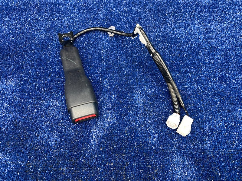 2018 - 2021 LEXUS NX300 FRONT RIGHT SIDE SEAT BELT SEATBELT SAFETY BUCKLE OEM