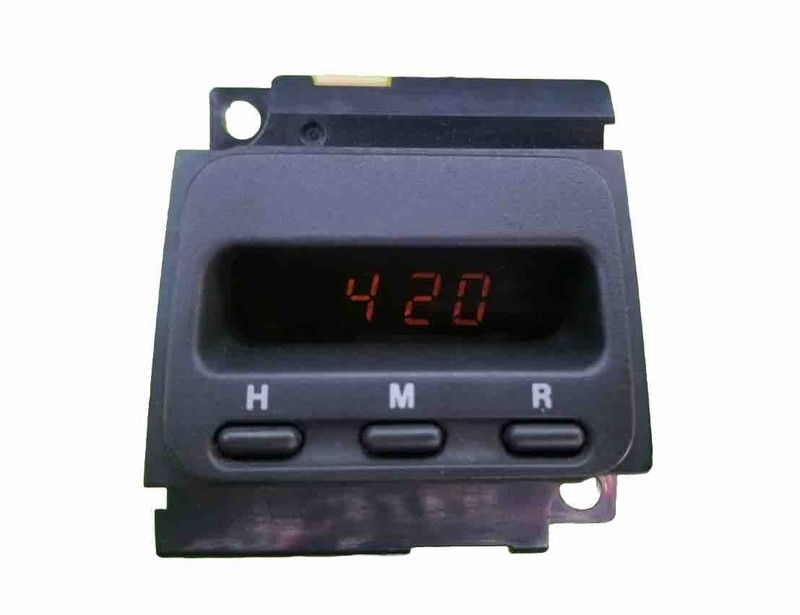 Complete 1998-1999-2000-2001 Honda CR-V CRV Dash Digital Clock 2561 8AD318-A08
