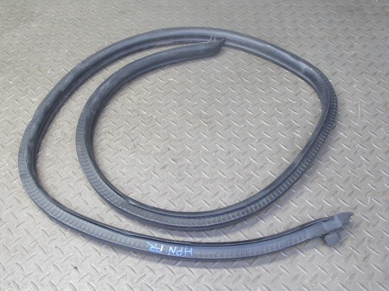 1999-2005 PORSCHE 911 996 CONVERTBLE RIGHT SIDE DOOR WEATHERSTRIP RUBBER SEAL