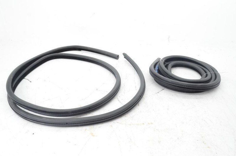 1999-2001 BMW 328i E46 SEDAN Passenger Right Front and Rear Door Weather Seal