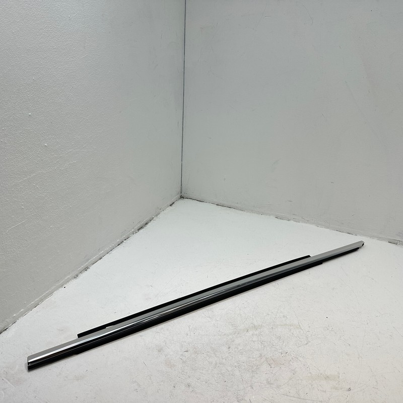 2015-2018 AUDI Q3 QUATTRO FRONT LEFT DRIVER SIDE DOOR WINDOW BELT MOLDING OEM