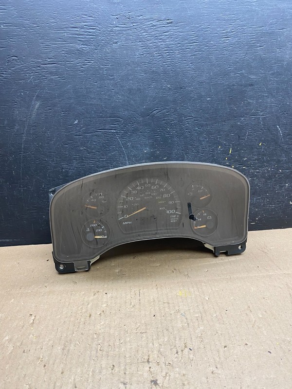 2004 to 2007 Chevrolet Express Speedometer Cluster Gauge OEM T4835 DG