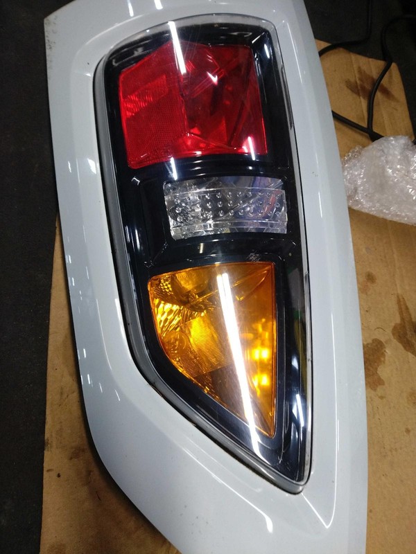 Used Right Tail Light Assembly fits: 2010 Kia Soul red lower-amber upper Right G