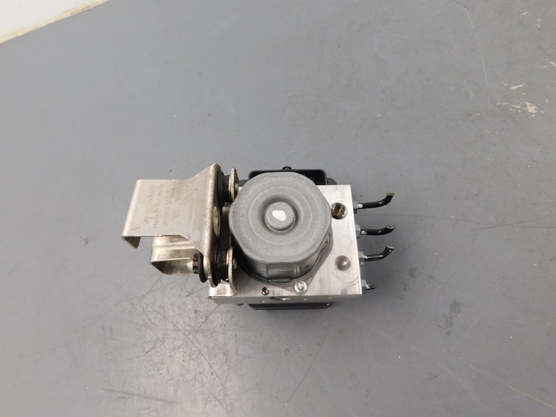 2016 Porsche 981 Cayman GT4 ABS Brake Pump Module #7669 I5