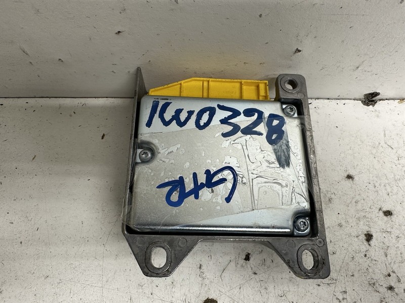 2000-2005 Kia Rio Occupant Module Computer ID: 0K32B677F0 Oem