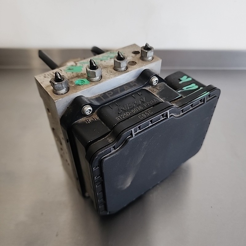 2010-2012 Honda Crosstour ABS Anti Brake Pump Control Module OEM TP7A5 P7VAA AT