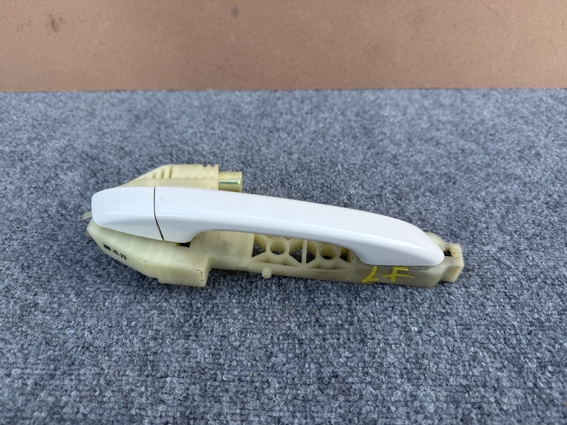 KIA STINGER 2018-2023 OEM REAR RIGHT PASSENGER EXTERIOR DOOR HANDLE ASSY (WHITE)