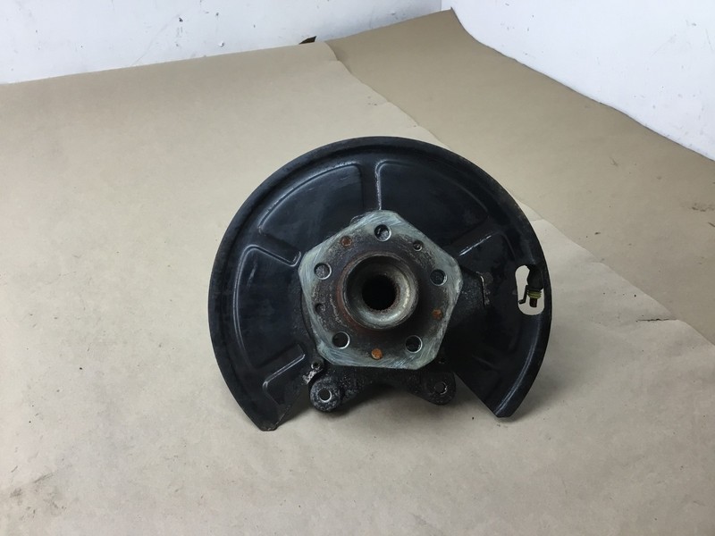 Maserati Coupe GT 2003 Front Left Driver Spindle Knuckle Hub 02-06 ;:Y