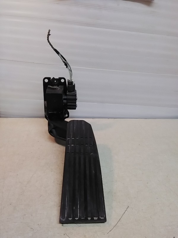 Freightliner Cascadia A01-33821-001 Accelerator/ Throttle Pedal